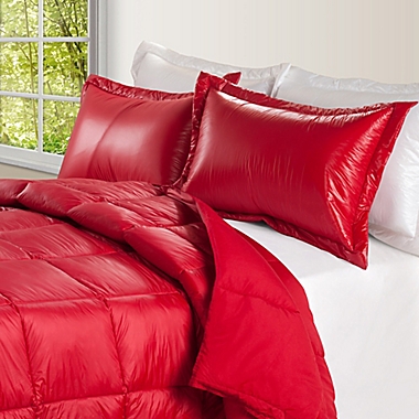 PUFF Down Alternative Ultra Light Indoor/Outdoor Twin Comforter in Red. View a larger version of this product image.