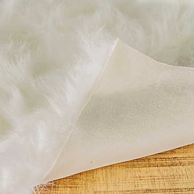 Luxe Hudson Faux Fur Sheepskin 3&#39; x 5&#39; Shag Rug in Off-White. View a larger version of this product image.