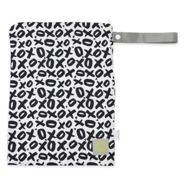 Itzy Ritzy&reg; Travel Happens&trade; Reusable Sealed Wet Bag in XOXO Black/White. View a larger version of this product image.
