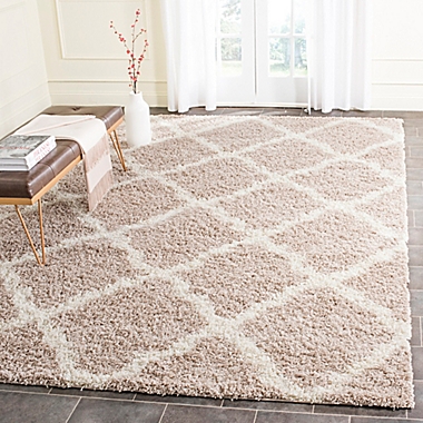 Safavieh Dallas 10&#39; x 14&#39; Shag Area Rug in Beige/Ivory. View a larger version of this product image.