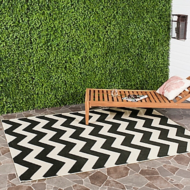Safavieh Courtyard 2&#39; x 3&#39;7 Thick Chevron Indoor/Outdoor Accent Rug in Black. View a larger version of this product image.