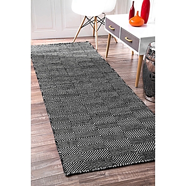 nuLOOM Ago 2-Foot 6-Inch x 8-Foot Runner in Black. View a larger version of this product image.