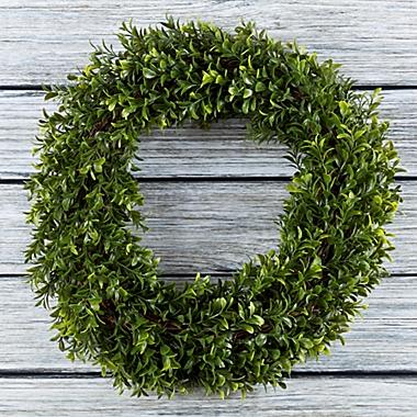 Pure Garden 15-Inch Hedyotis Round Wreath. View a larger version of this product image.