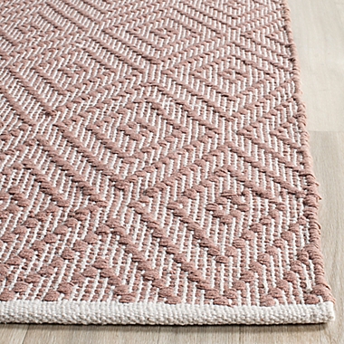 Safavieh Montauk 5&#39; x 7&#39; Griffith Rug in Beige. View a larger version of this product image.