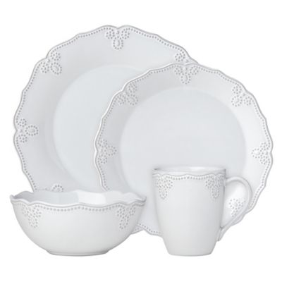 white porcelain dinnerware