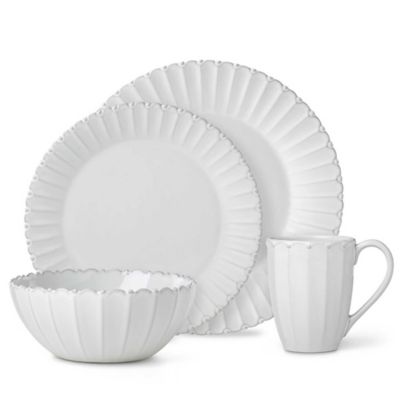 white porcelain dinnerware