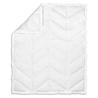 white crib quilt