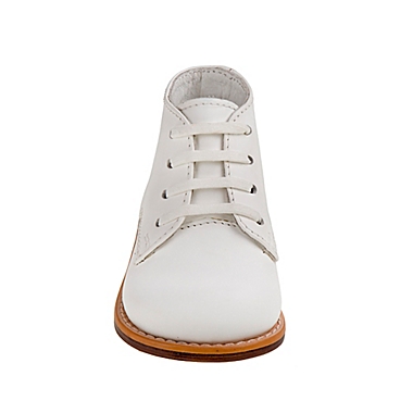 Josmo Shoes Size 4 Wide Width Oxford Walking Shoe in White. View a larger version of this product image.