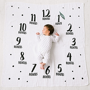 Pearhead&reg; Watch Me Grow Muslin Photo Blanket in White. View a larger version of this product image.