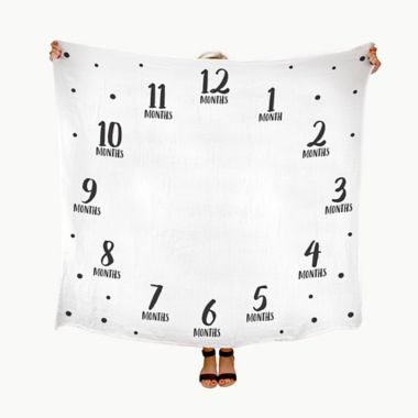 Pearhead&reg; Watch Me Grow Muslin Photo Blanket in White. View a larger version of this product image.