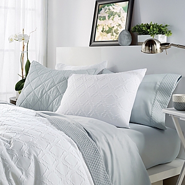 Microsculpt Ogee Full/Queen Duvet Cover Set in White. View a larger version of this product image.