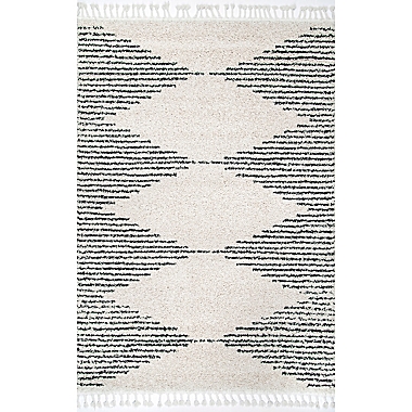nuLOOM Bria Moroccan Diamond Tassel 5&#39; x 8&#39; Area Rug in Off White. View a larger version of this product image.