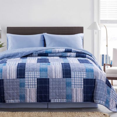 blue and gray quilt