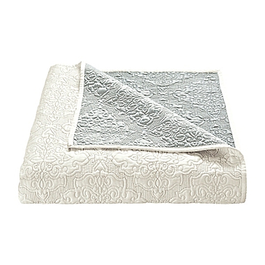 Camber Medallion 5-Piece Reversible Full/Queen Quilt Set in White. View a larger version of this product image.