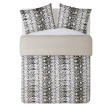 Vince Camuto&reg; Congo 2-Piece Twin XL Duvet Set. View a larger version of this product image.
