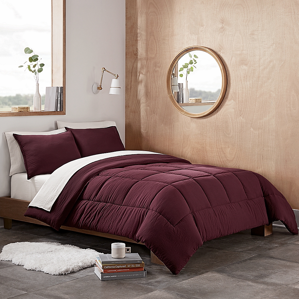 R NEW AVERY 3-PIECE REVERSIBLE FULL/QUEEN COMFORTER SET IN CABERNET UGG 