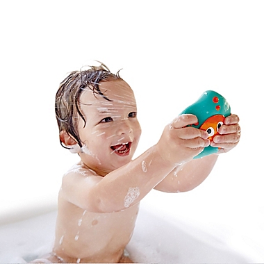 Hape 2-Piece Ocean Floor Squirter Bath Toy Set in Red/Blue. View a larger version of this product image.