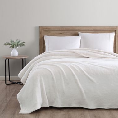 UGG&reg; Coco King Blanket in Snow. View a larger version of this product image.