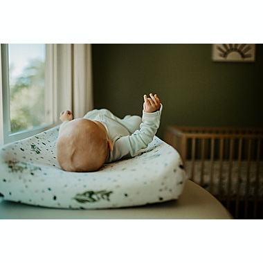 Goumi&reg; Organic Cotton Botanical Changing Pad Cover in Green/White. View a larger version of this product image.