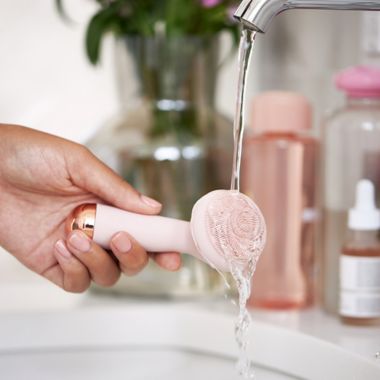 Finishing Touch Flawless&trade; Cleanse. View a larger version of this product image.