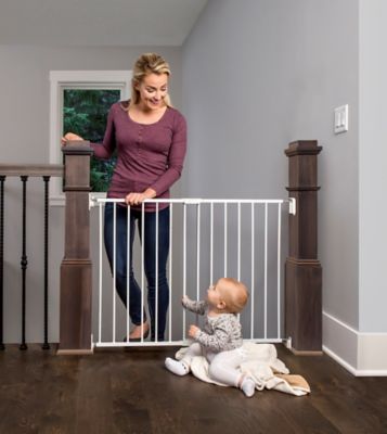 bed bath beyond baby gate