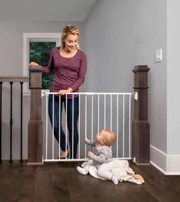 Regalo Top of Stair Baby Gate in White