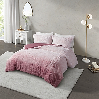 CosmoLiving Cleo Ombre Shaggy Fur 3-Piece Full/Queen Comforter Set in Blush. View a larger version of this product image.