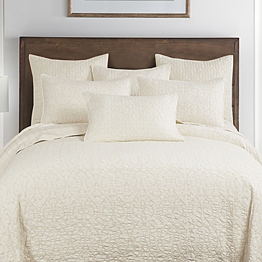 Homthreads Beckett 3-Piece Reversible Queen Bedspread Set in Cream. View a larger version of this product image.