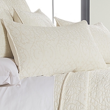 Homthreads Beckett 3-Piece Reversible Queen Bedspread Set in Cream. View a larger version of this product image.