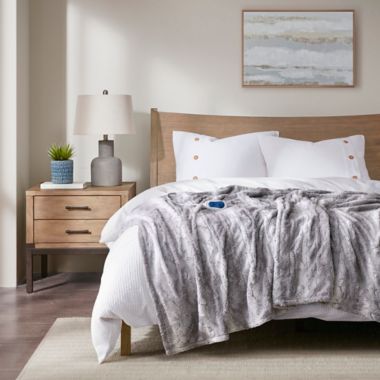 Beautyrest&reg; Zuri Heated Oversized Faux Fur Throw Blanket. View a larger version of this product image.