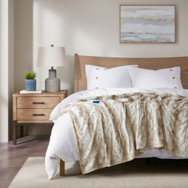 Beautyrest&reg; Zuri Heated Oversized Faux Fur Throw Blanket. View a larger version of this product image.