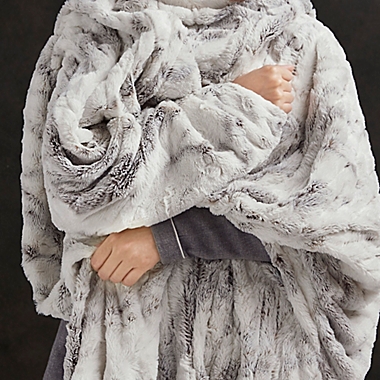 Beautyrest&reg; Zuri Oversized Faux Fur Heated Throw in Natural Marble. View a larger version of this product image.