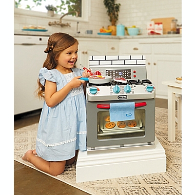 Little Tikes&reg; First Oven. View a larger version of this product image.