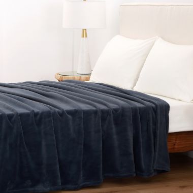 Nestwell&trade; Supreme Softness Plush Twin Blanket in Midnight Navy. View a larger version of this product image.
