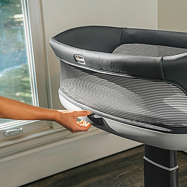 Chicco Close To You&trade; SE Bedside Bassinet in Charcoal. View a larger version of this product image.