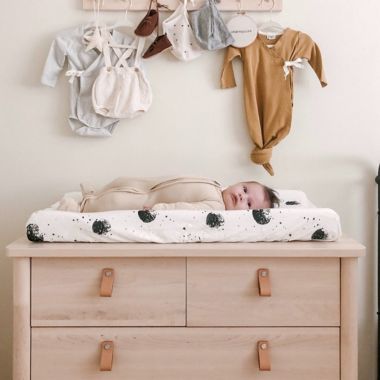 goumi Many Moons Changing Pad Cover in Black/Yellow. View a larger version of this product image.