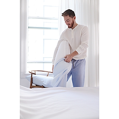 Nestwell&trade; Cotton Percale 400-Thread-Count King Flat Sheet in Bright White. View a larger version of this product image.