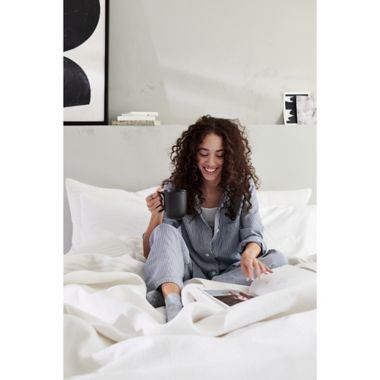 Nestwell&trade; Cotton Sateen 400-Thread-Count Twin XL Fitted Sheet in Bright White. View a larger version of this product image.