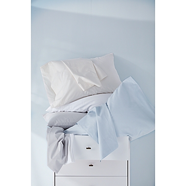 Nestwell&trade; Cotton Percale 400-Thread-Count King Flat Sheet in Bright White. View a larger version of this product image.