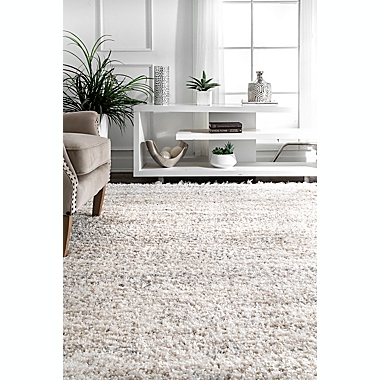 nuLOOM Contemporary Brooke Shag 8&#39; Square Area Rug in Off-White. View a larger version of this product image.