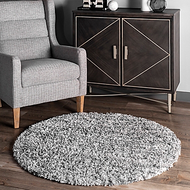 nuLOOM Contemporary Brooke Shag 4&#39; Round Rug in Grey. View a larger version of this product image.