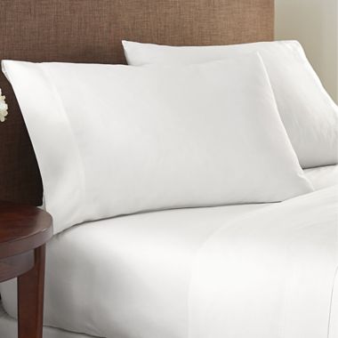 Nestwell&trade; Cotton Sateen 400-Thread-Count Twin XL Fitted Sheet in Bright White. View a larger version of this product image.