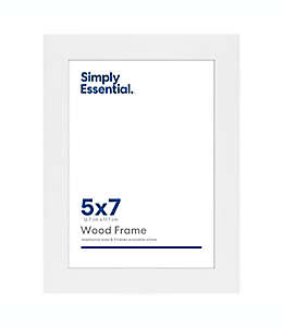 Portarretratos con marco de madera Simply Essential™ Gallery color blanco