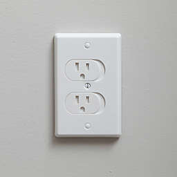 Qdos™ 3-Pack Universal Self-Closing Outlet Covers in White