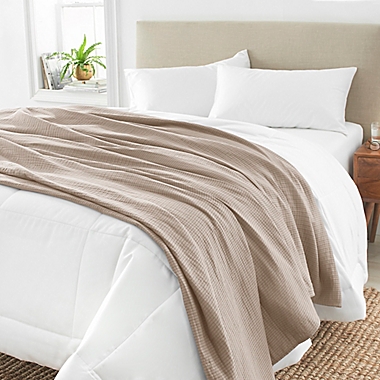 Nestwell&trade; Pure Earth&trade; Organic Cotton Matelass&eacute; Blanket. View a larger version of this product image.