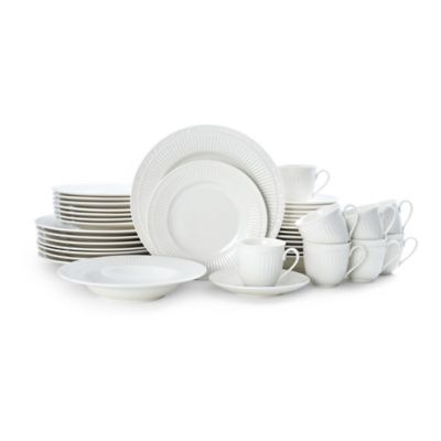 Mikasa Galleria CIRCUIT Set of 4 Dinner Plates Black White FK908 Mikasa Galleria CIRCUIT Set of 4 Dinner Plates Black White FK908