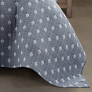 Lush Decor Hygge Kantha 3-Piece Reversible Full/Queen Quilt Set in Off White/Navy. View a larger version of this product image.