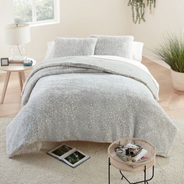 UGG&reg; Elsie Faux Fur 2-Piece Twin/Twin XL Duvet Cover Set. View a larger version of this product image.