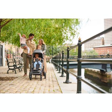 UPPAbaby&reg; VISTA V2 Stroller in Greyson. View a larger version of this product image.