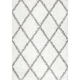 nuLOOM Shanna Shaggy 6-Foot 7-Inch x 9-Foot Area Rug in White